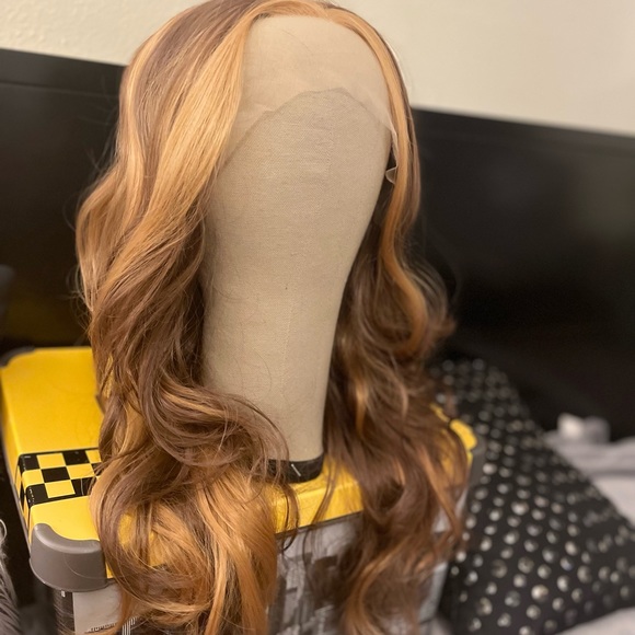 Highlighted Body Wave Wig - Picture 2 of 11